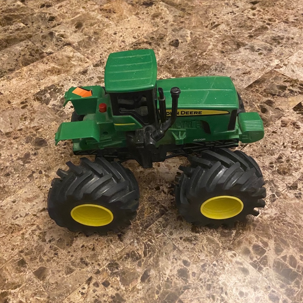 John Deere Kids Tractor With Sound and Movement